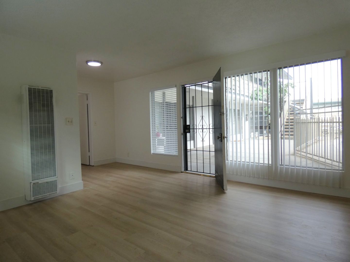 Long Beach Apartment: 560-570 E. 64th St.