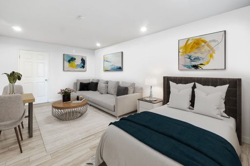 Bright & Sunny Studios available! ~ALL UTILITIES ARE INCLUDED! – photo 1