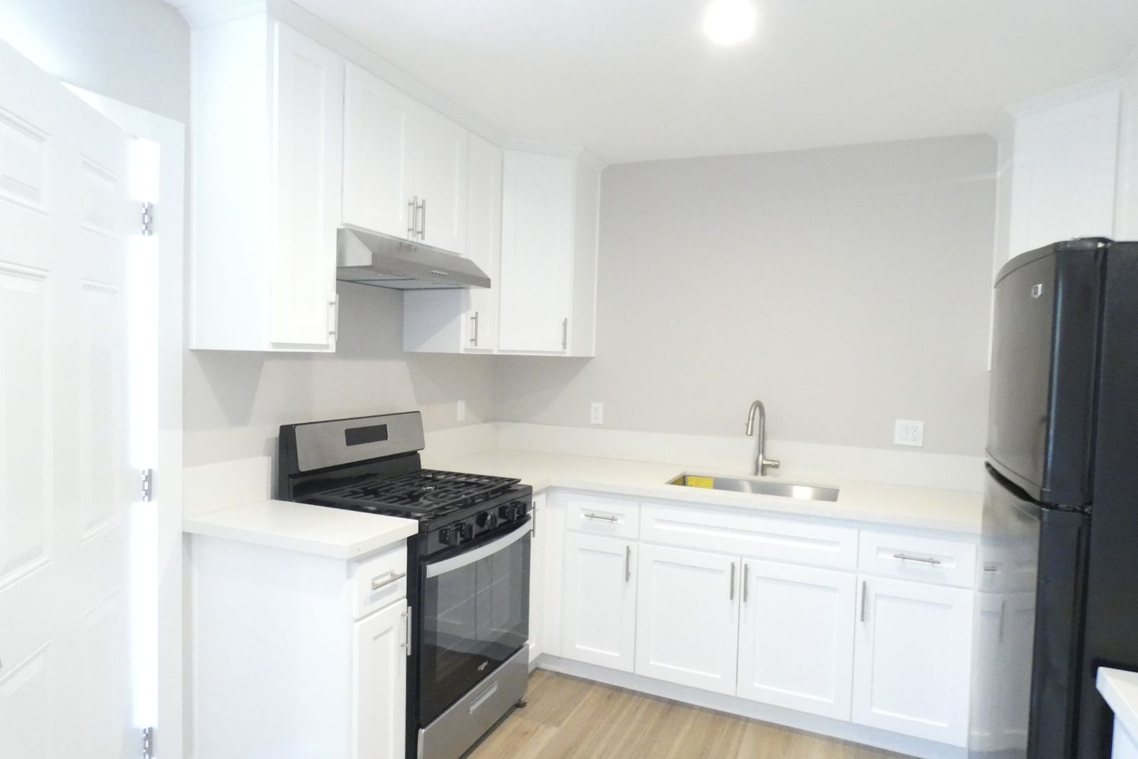 Long Beach Apartment: 768 Cerritos Ave.