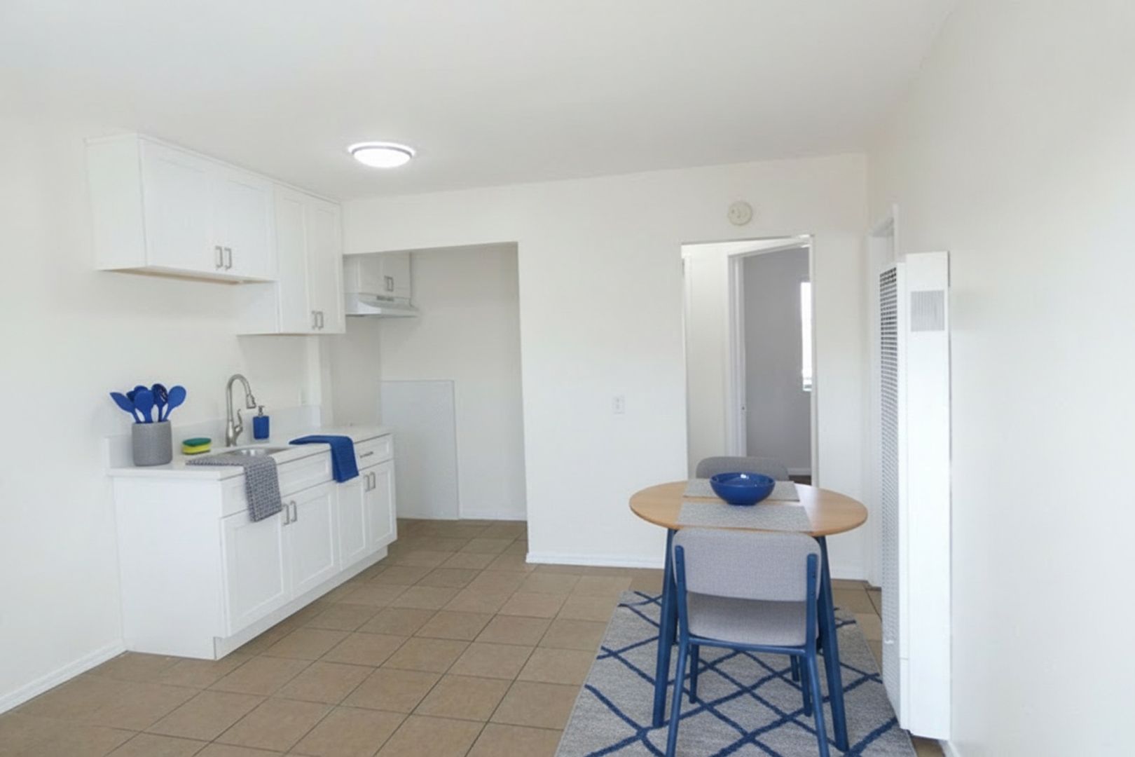 Long Beach Apartment: 1749 E 10Th Street