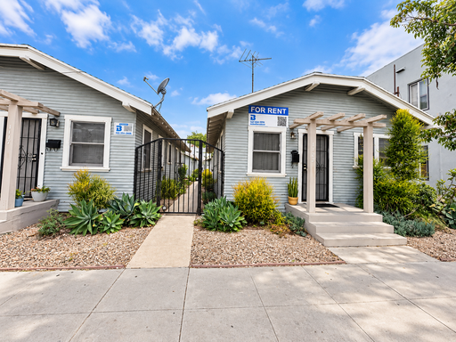 **$100 Off Per Month For 11 MONTHS**1 Bedroom 1 Bathroom Downstairs Unit With Washer/dryer!!! – photo 1