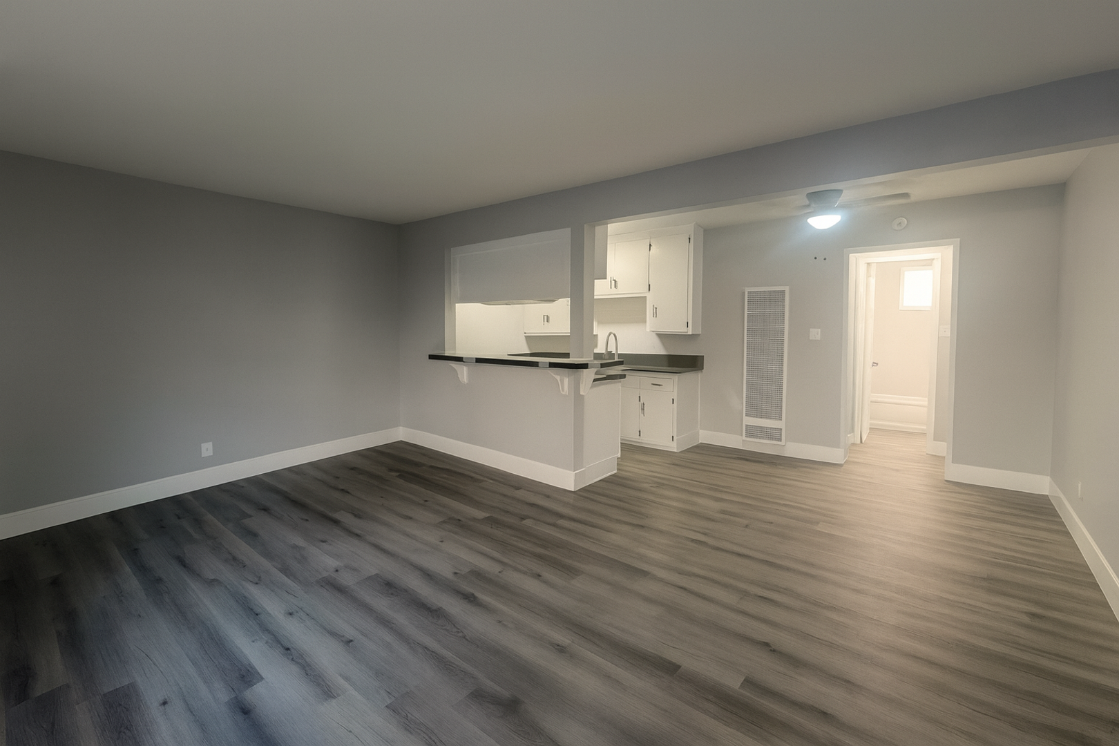 Long Beach Apartment: 1853 Chestnut Ave