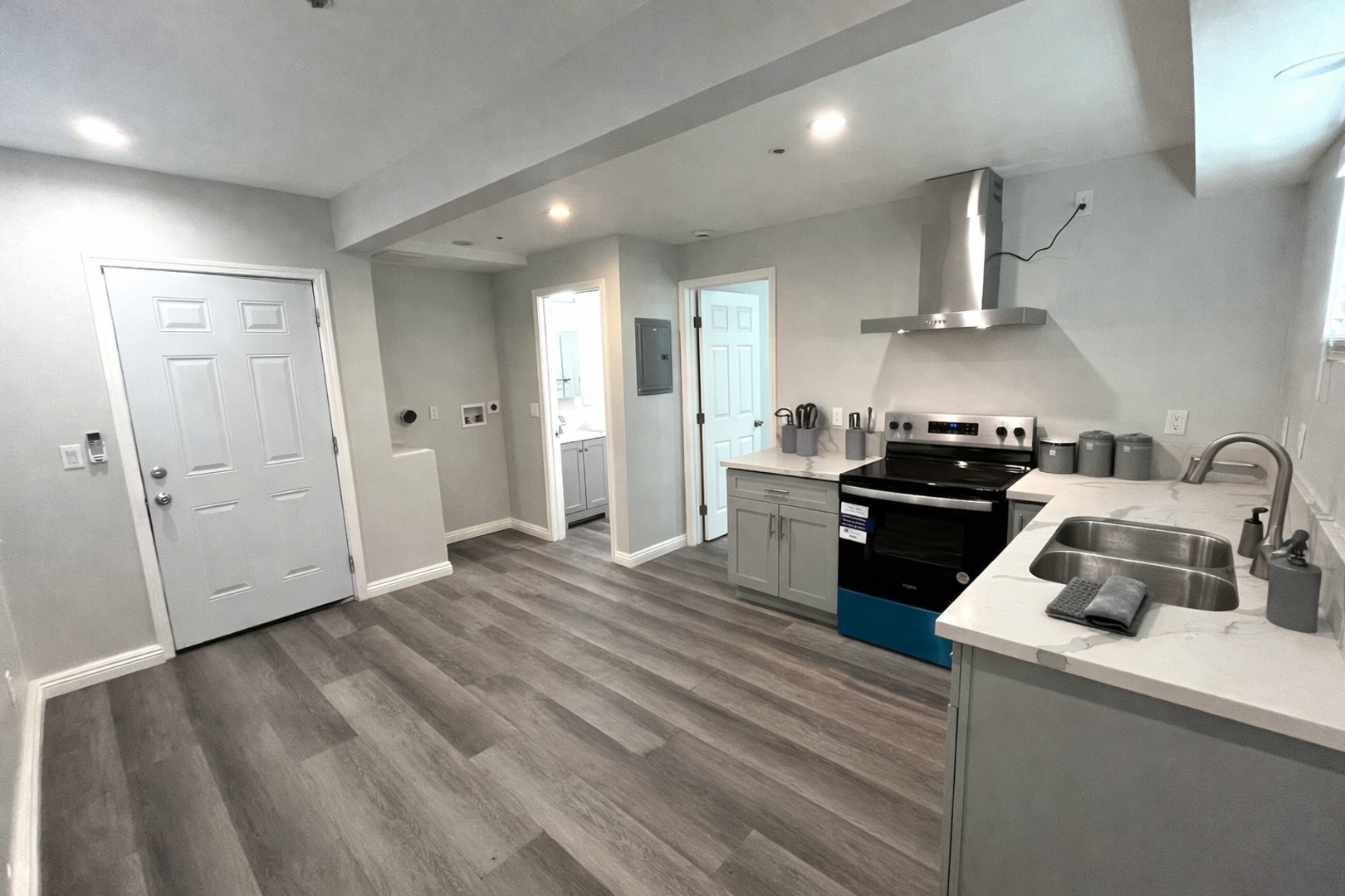 Long Beach Apartment: 1882-1888 Lime Ave.