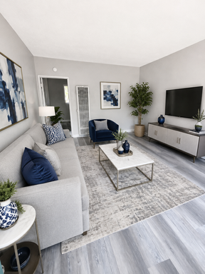 CHARMING UPSTAIRS 1 BEDROOM 1 BATHROOM APARTMENT WITH POOL, ONSITE MANAGER AND ONSITE LAUNDRY!!!