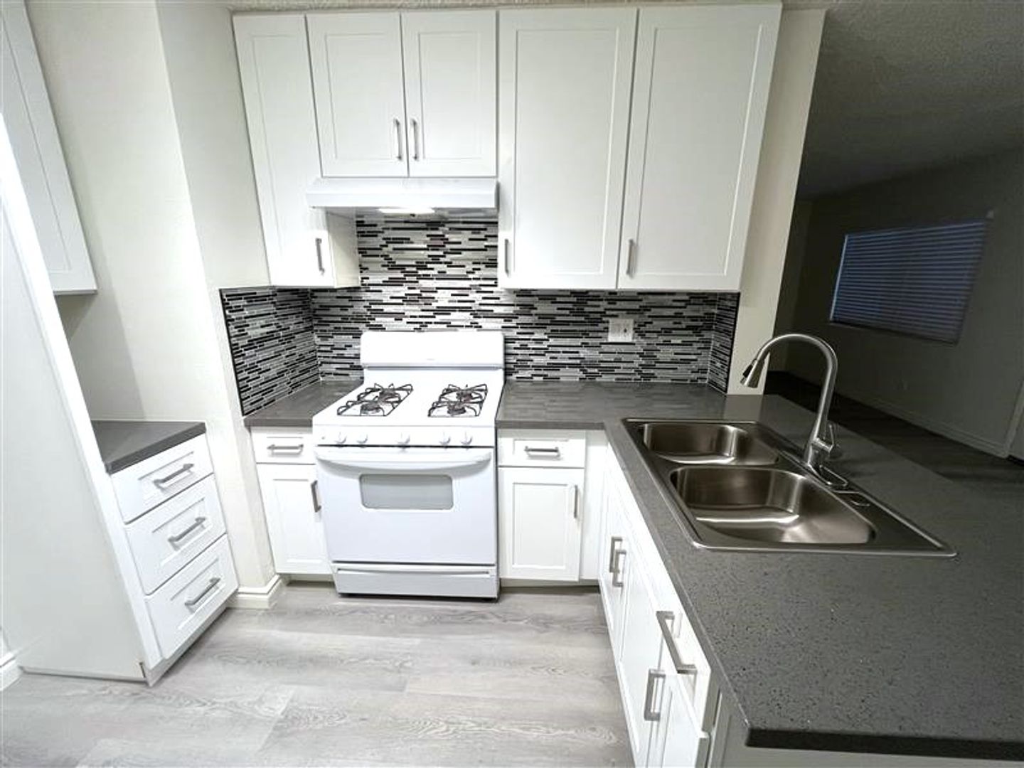 Long Beach Apartment: 5605 Linden Ave.