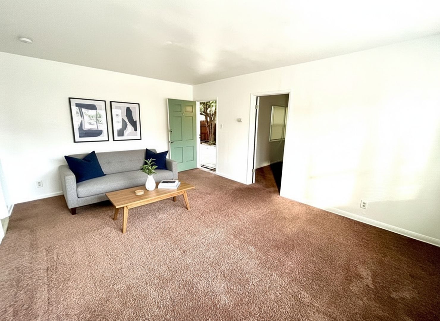 Long Beach Apartment: 530 W 9th St