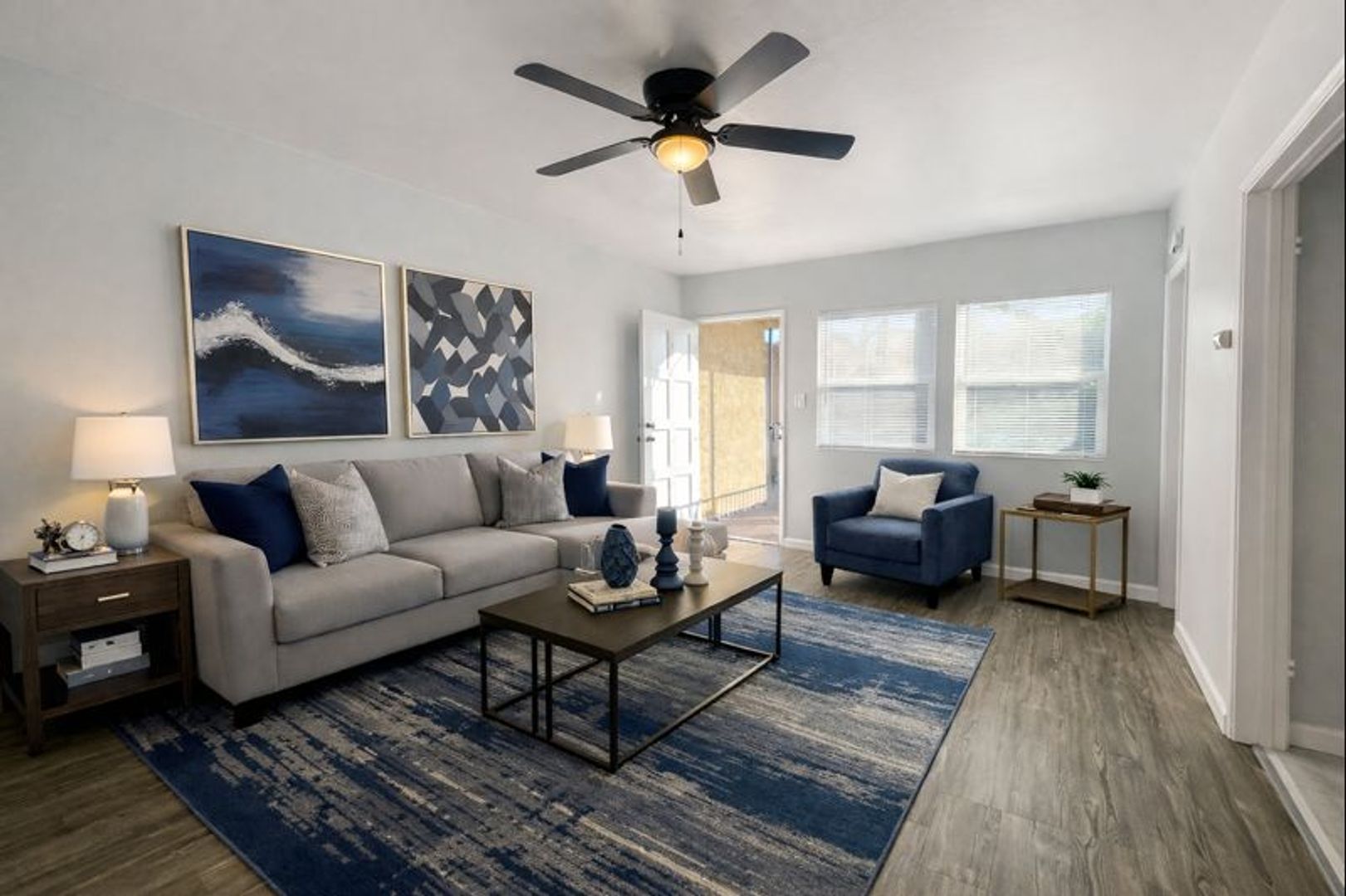 Long Beach Apartment: 904 Atlantic Ave