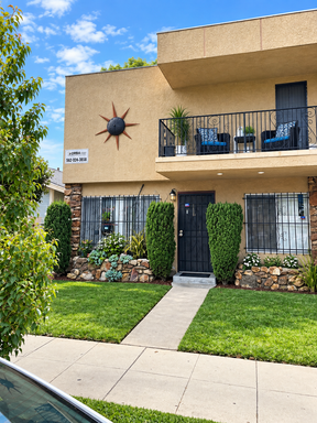 Cozy 2 Bedroom | 1 Bath Apartment With Onsite Laundry*** – photo 1
