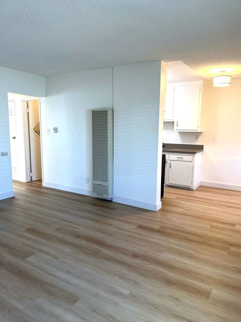 Long Beach Apartment: 6107 Linden Ave