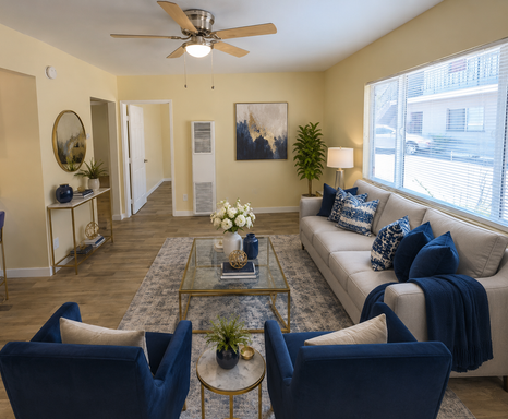 **COZY 2 BEDROOM | 1 BATH APARTMENT IN THE CITY OF LONG BEACH** – photo 1