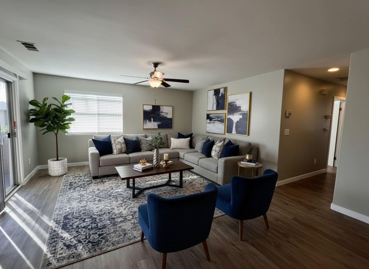 Bellflower Apartment: 9316-26 Palm Street