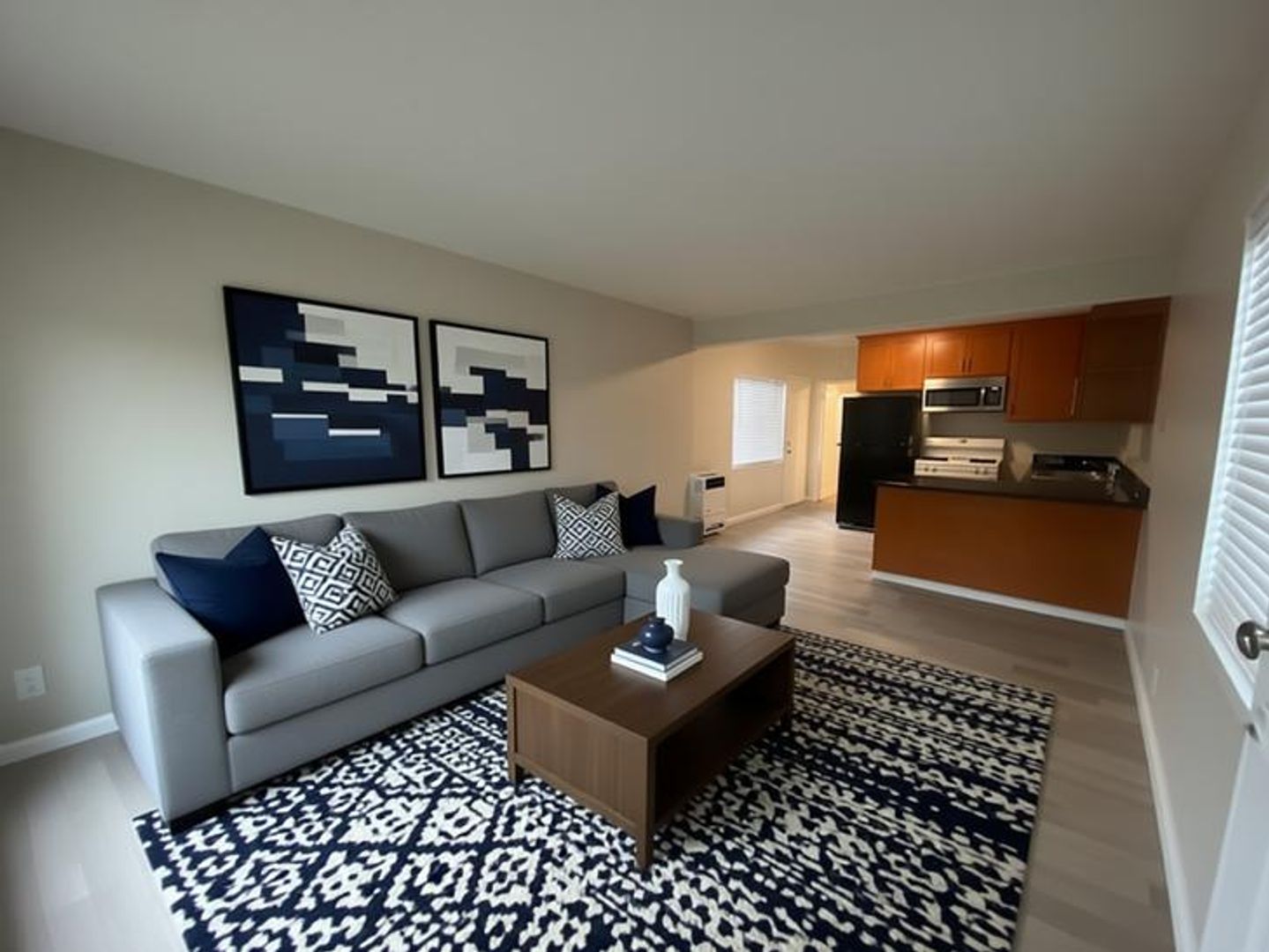 Long Beach Apartment: 2826 E. 16th St.