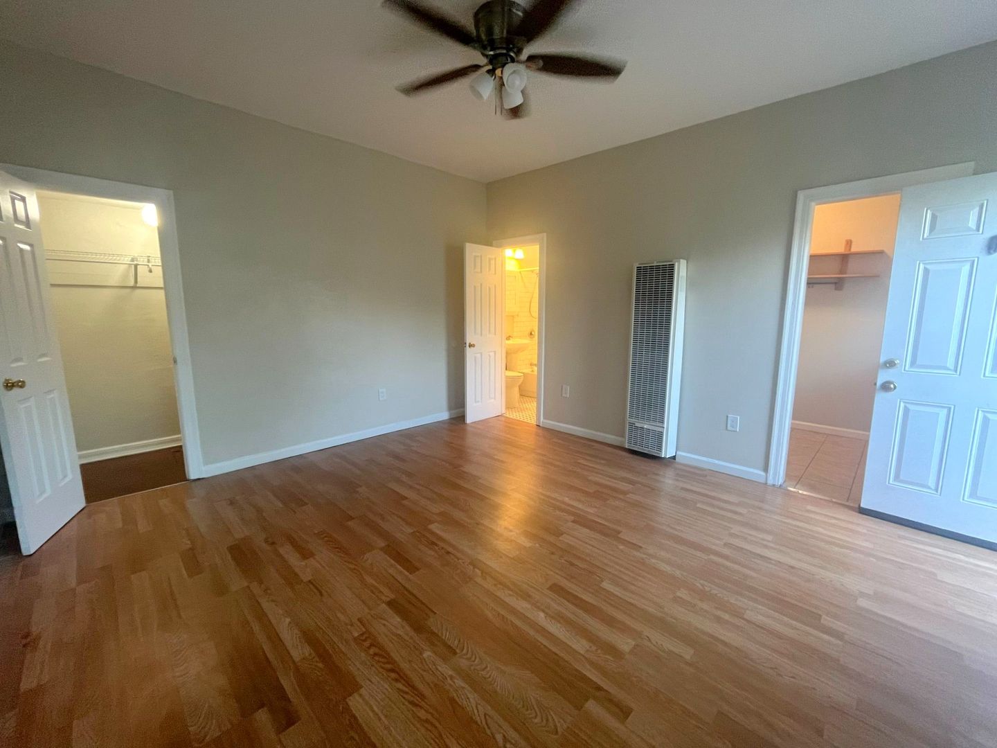Long Beach Apartment: 1021 Coronado Ave.