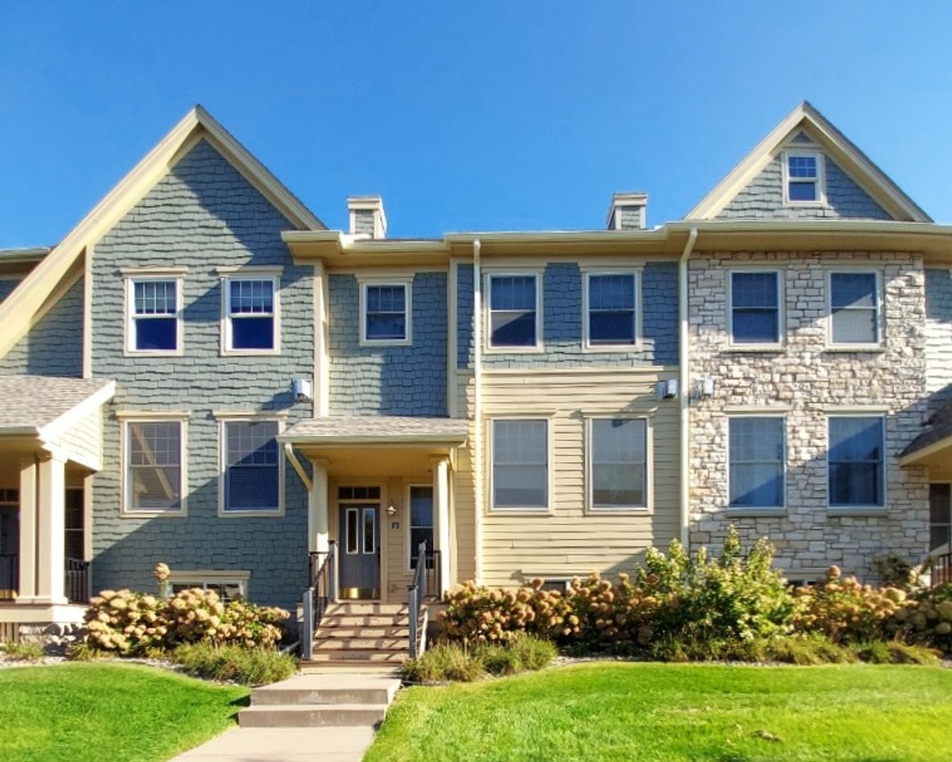 Woodbury Townhome: 10752 Falling Water Ln Unit B