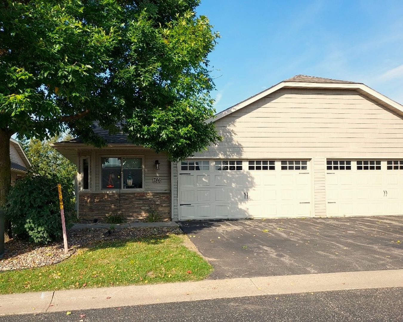 Somerset House: 786 Plum Tree Ln