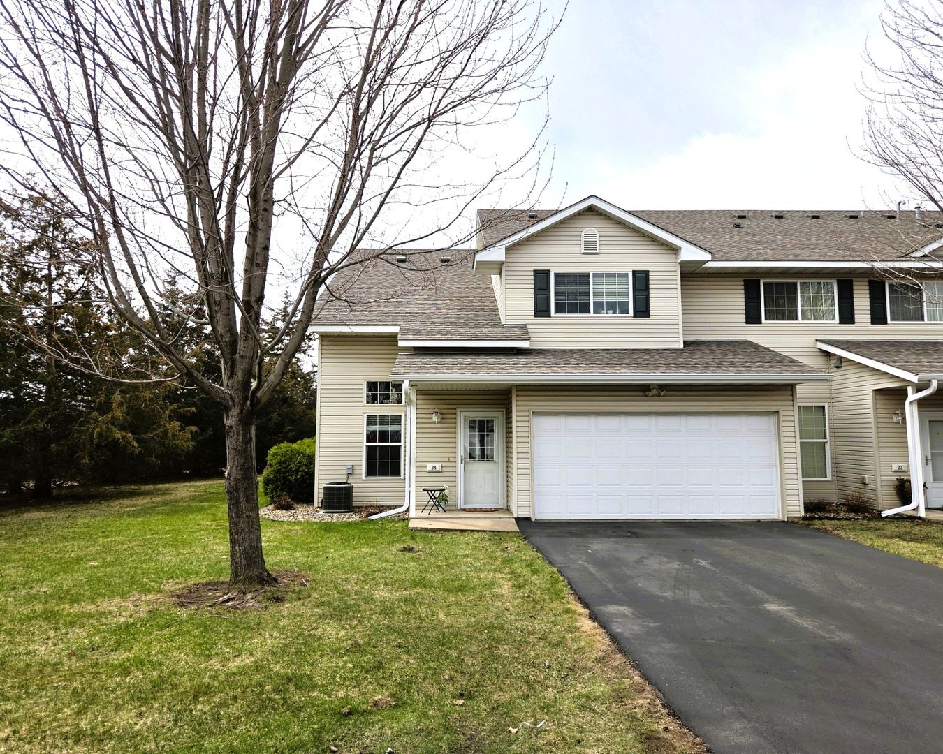 Hudson House: 24 Bridgewater Trail