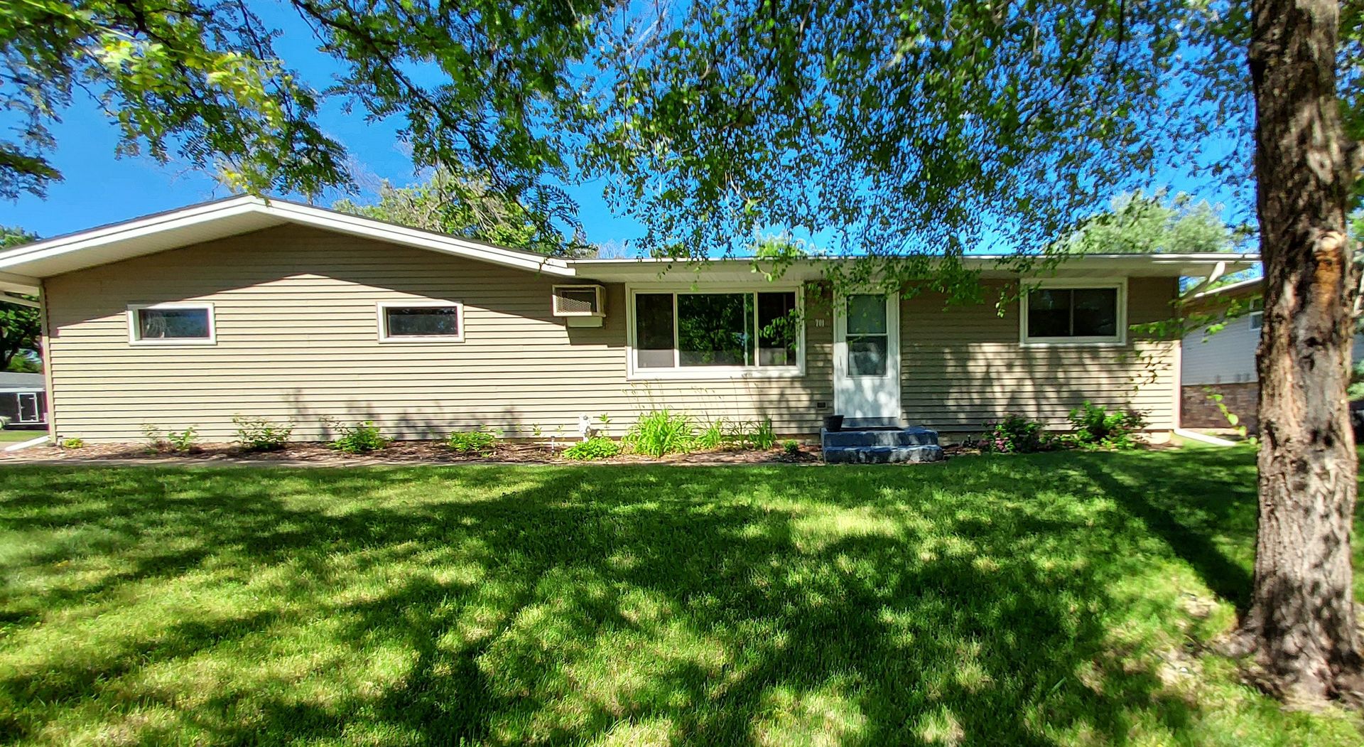 Hudson House: 701 11th St