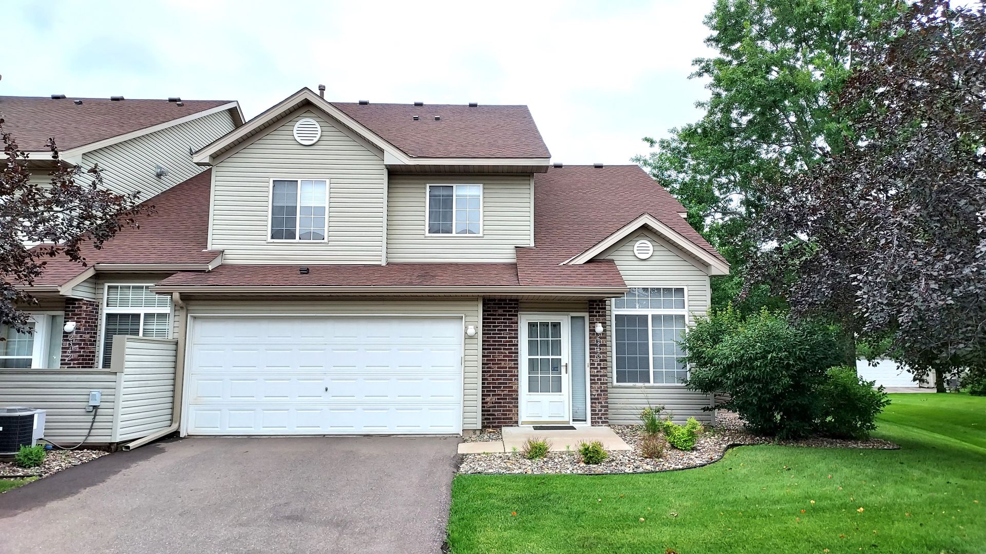 Hudson Townhome: 2340 Oakridge Cr