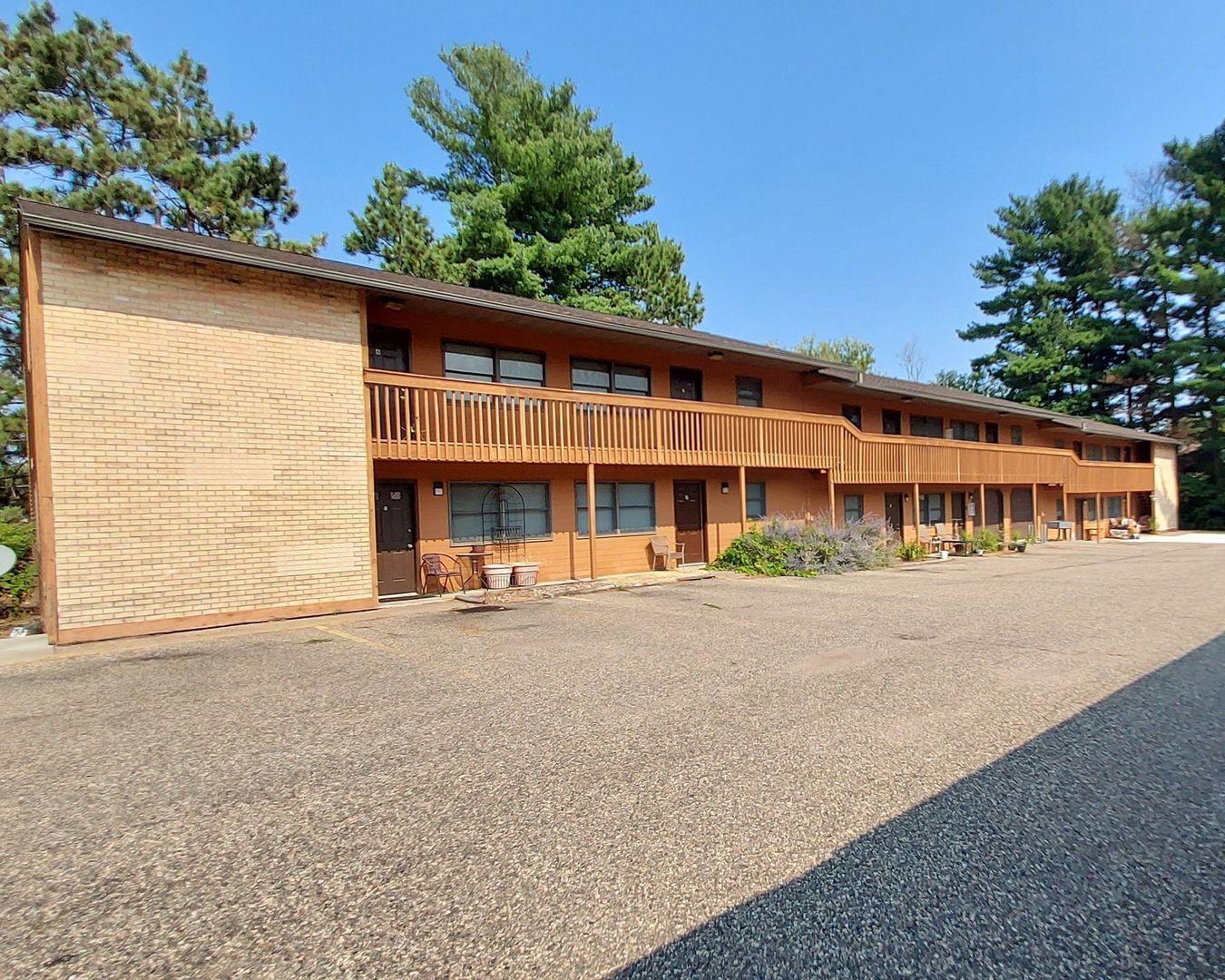 Hudson Apartment: 1600 Aspen Drive