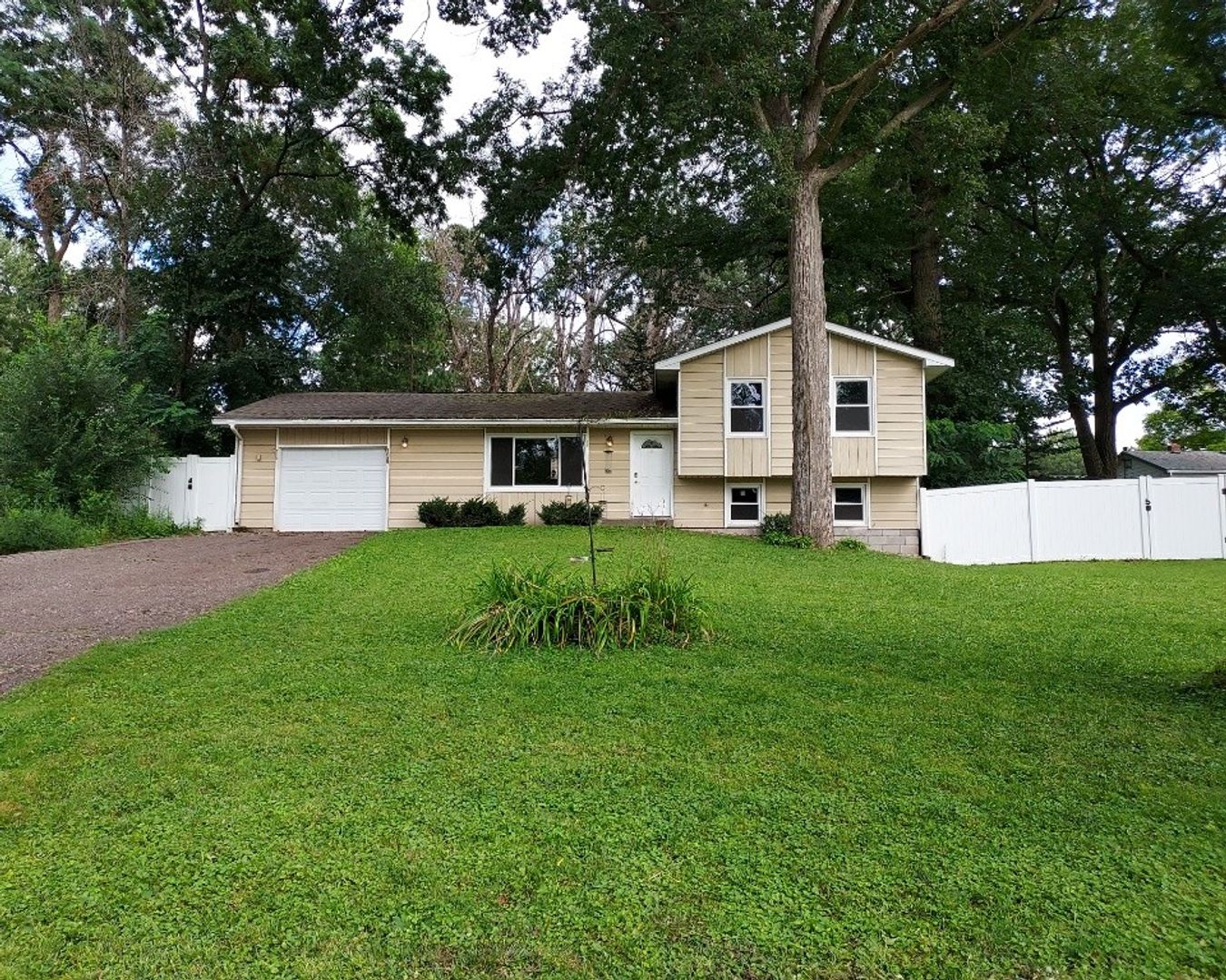 Houlton House: 1353 State St