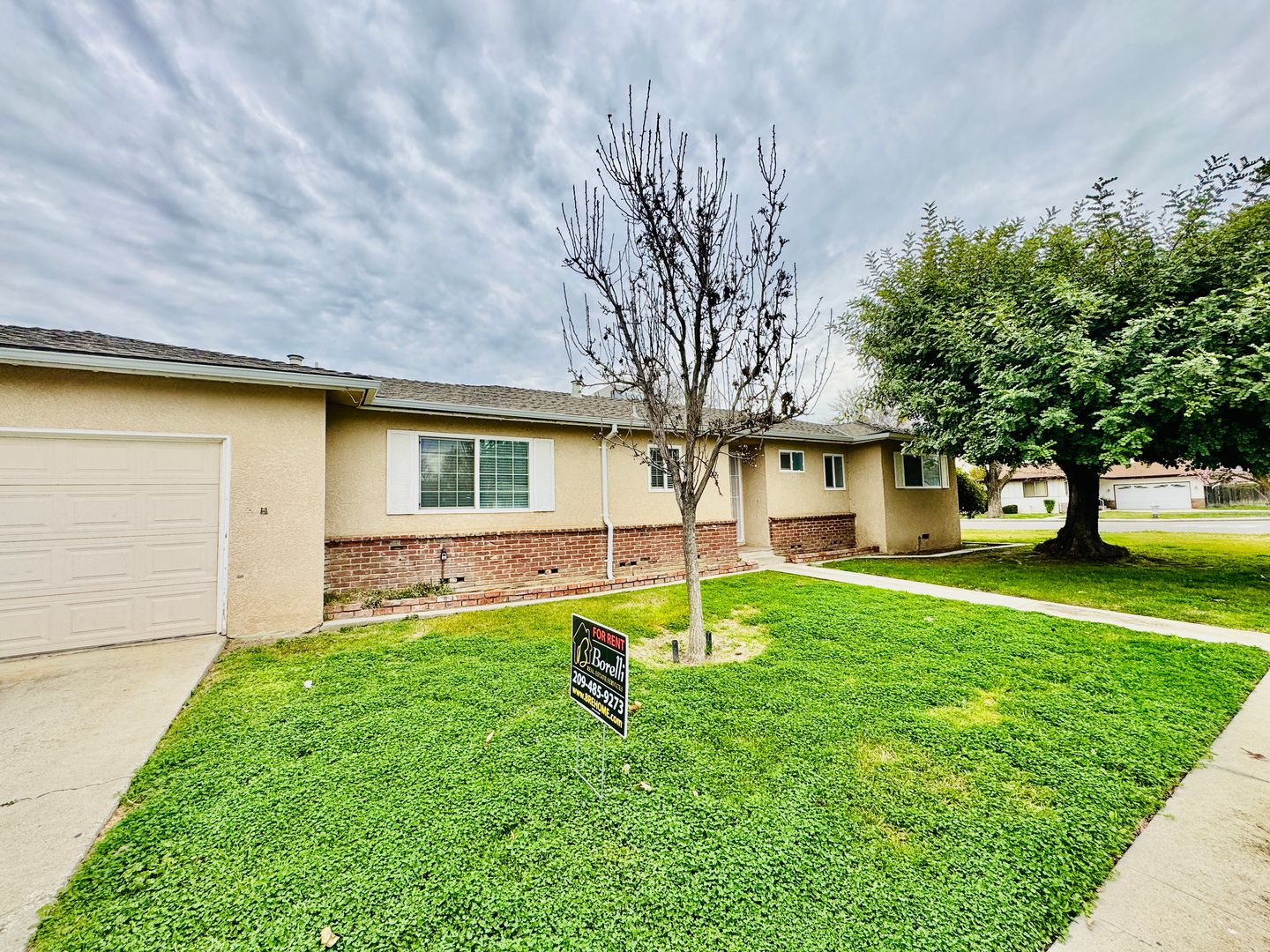 Los Banos House: 1422 S 10th St