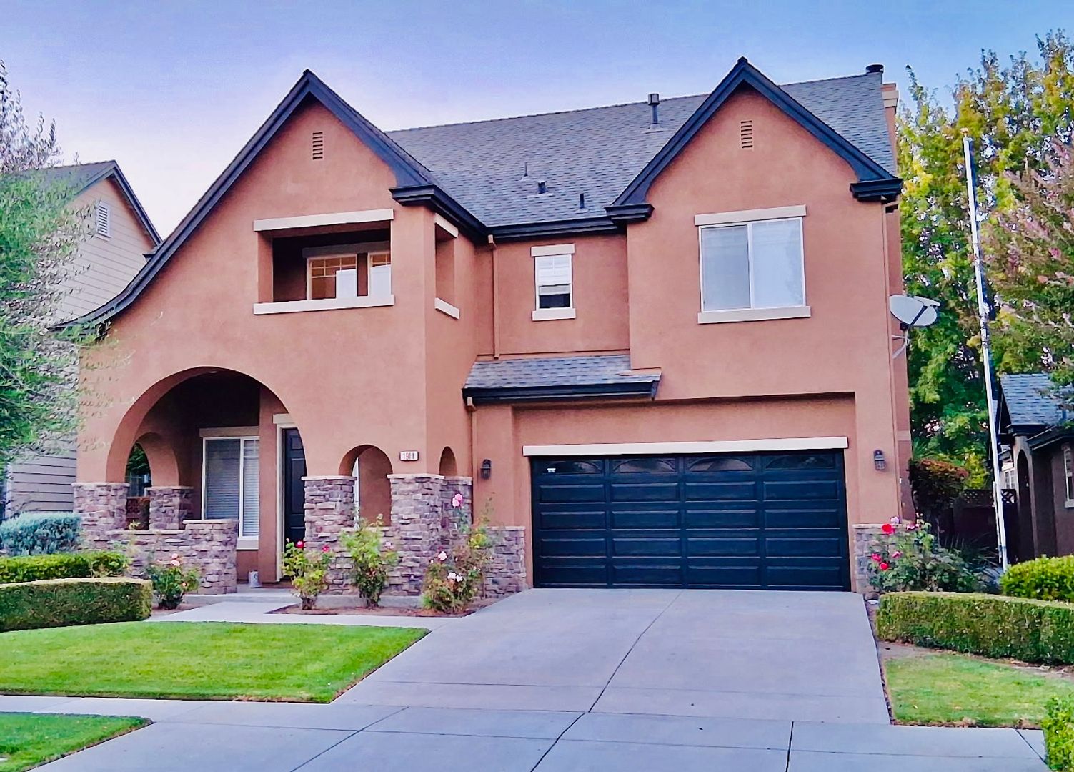 Hollister House: 1911 Morning Glory Dr. Unit A