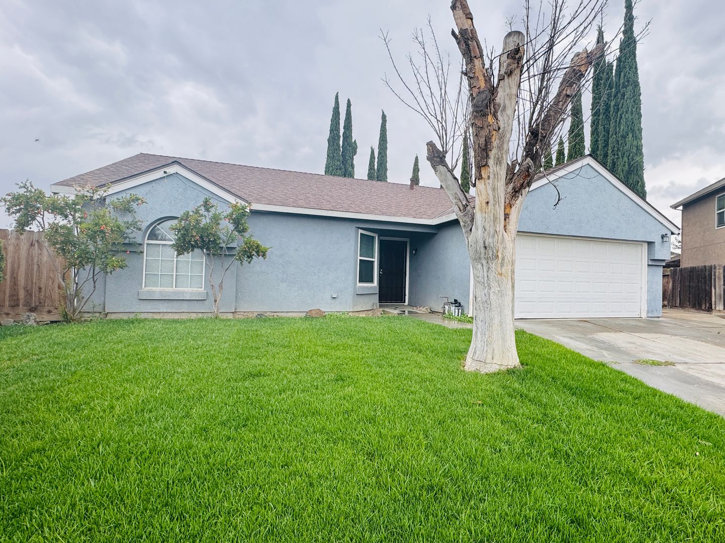 Los Banos House: 827 Mesa Ct