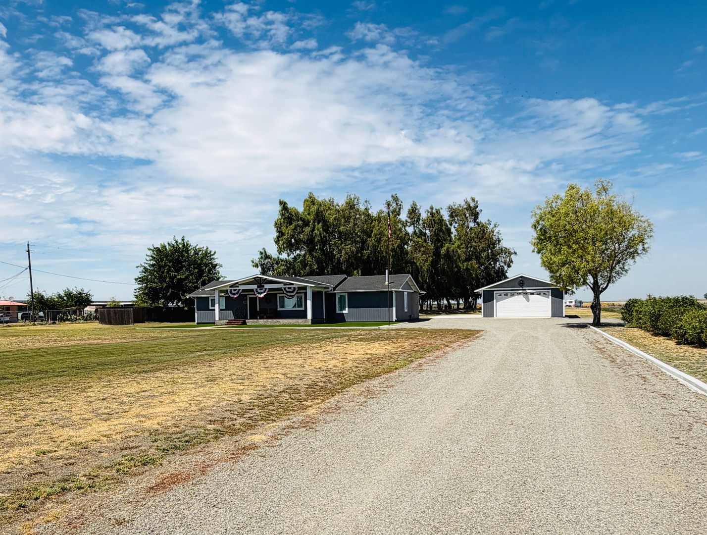 Dos Palos House: 11520 State Highway 152