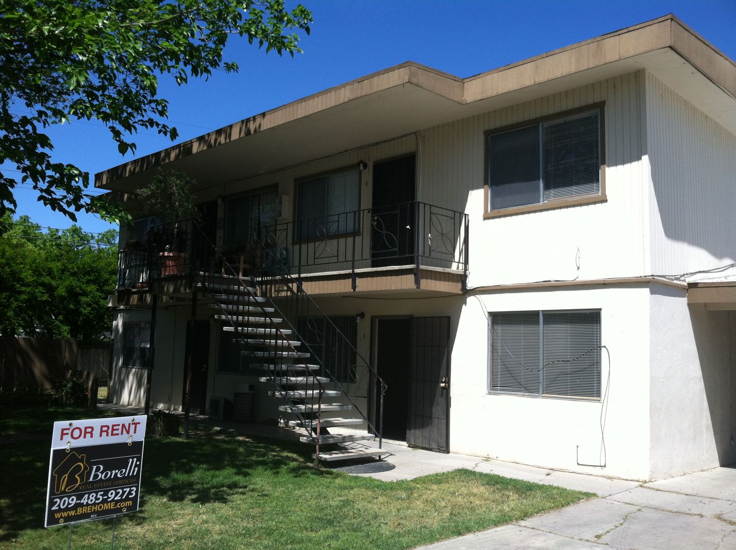 Los Banos Apartment: 929 Illinois Ave.