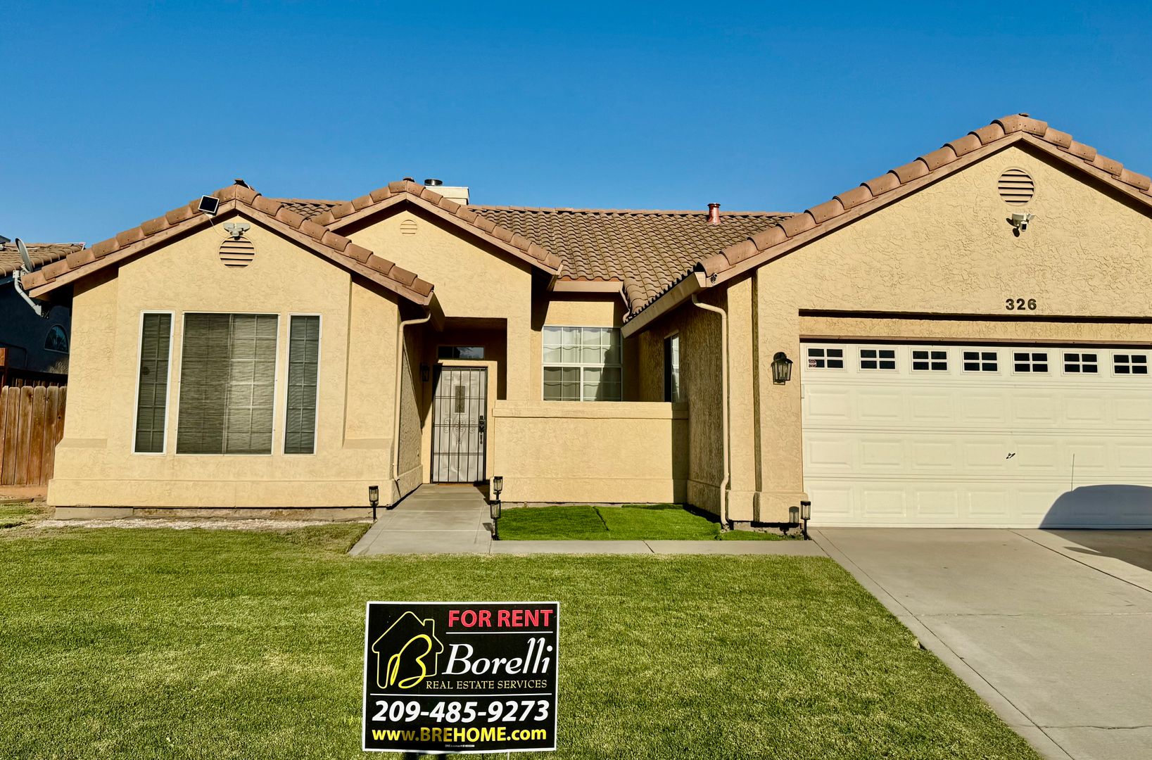 Los Banos House: 326 N Santa Clara St