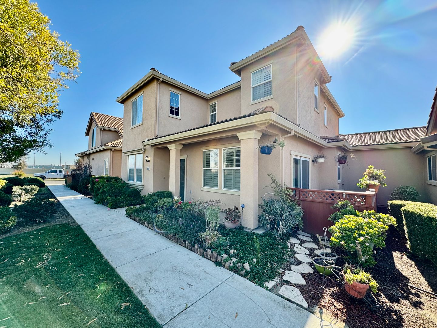 Los Banos House: 543 Machado Street