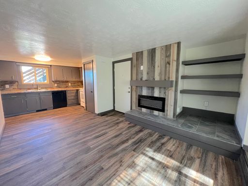 Ground Level Upper East One Bedroom Apartment – photo 1