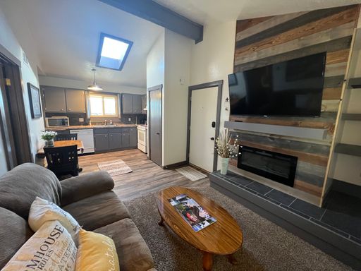 Upper East Portage Village Furnished Short Term Apartment – photo 1