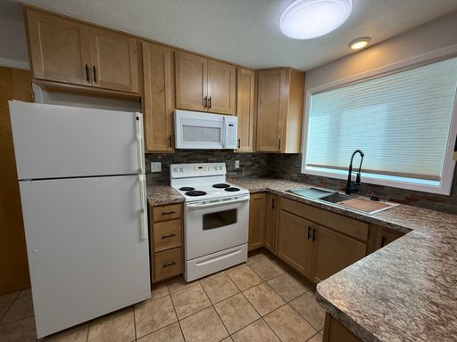 REMODELED Sunnyside 2 Bedroom 1 Bath Apartment – photo 1