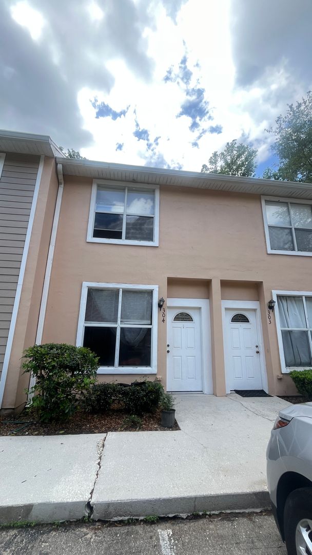 Gainesville House: 4415 SW 34th Street #304