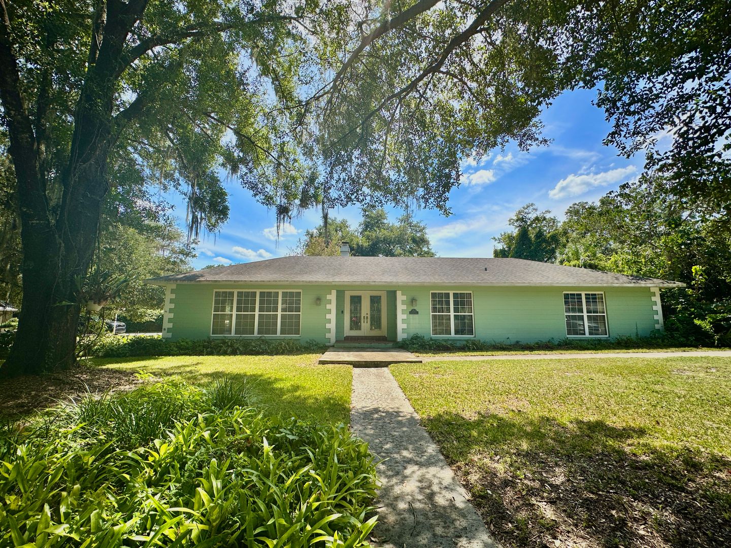 Gainesville House: 3927 NW 42nd ct