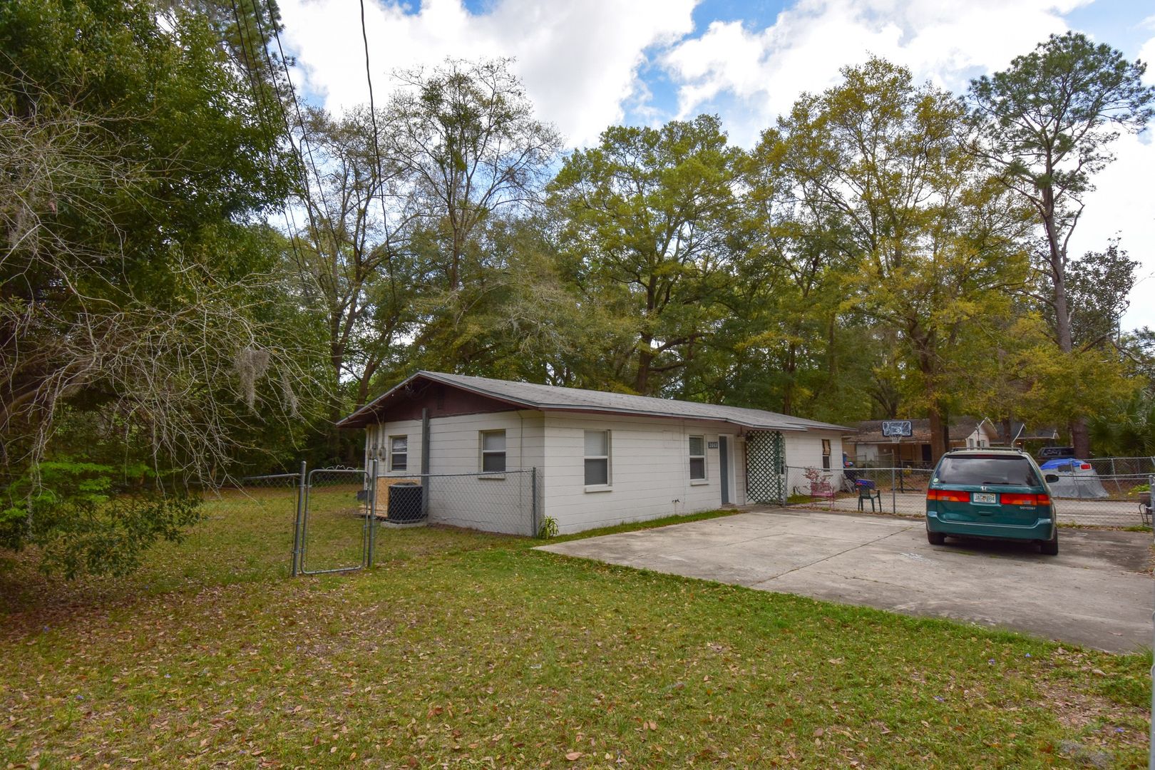 Gainesville House: 2060 NW 34th Avenue