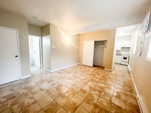 Studio in Framingham With Off-St Parking Included – photo 1