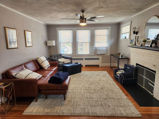 Spacious and Updated 3 Bedroom Apartment With Parking Available NOW – photo 1