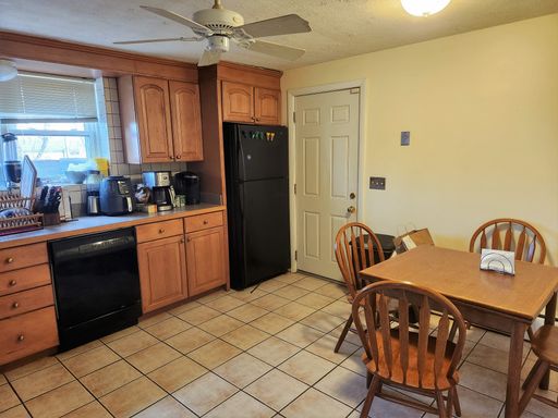 Garden Level Brighton Center 2 Bed Apt With Two Car Parking Available Now