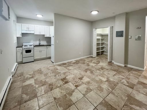 Framingham Studio With Parking Included Available NOW