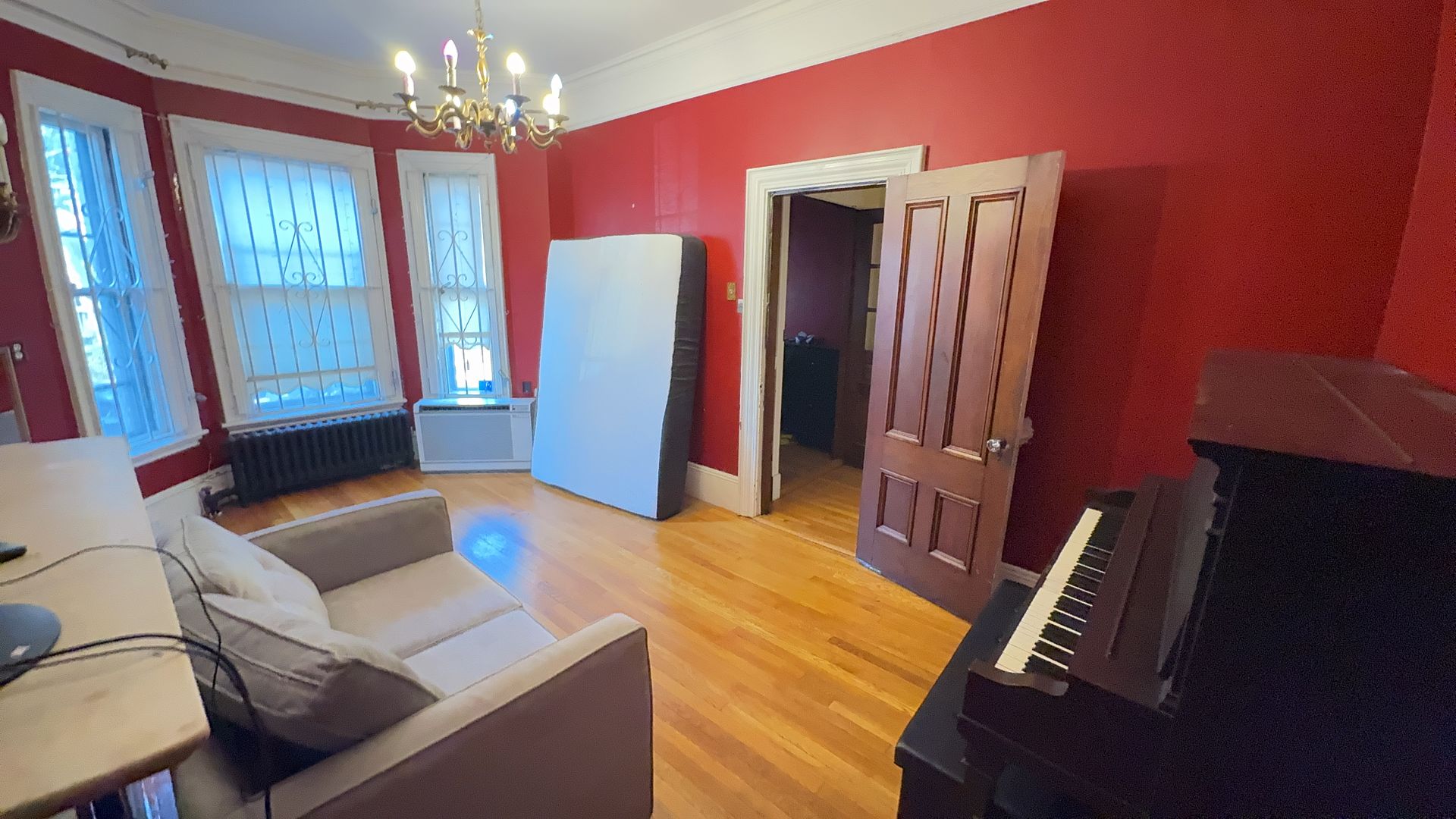 Boston House: 11 Worthington St