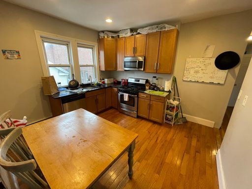 Great Location, Deck & In Unit Laundry – photo 1