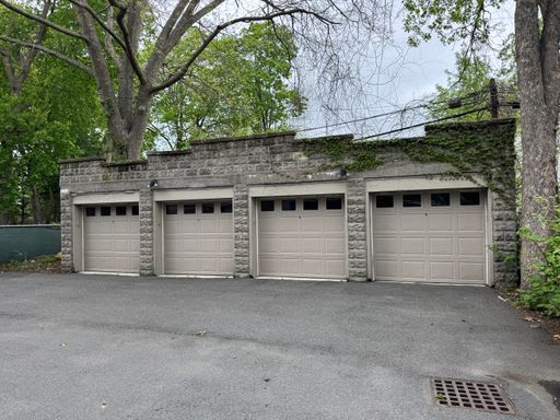 23 Hillside St
