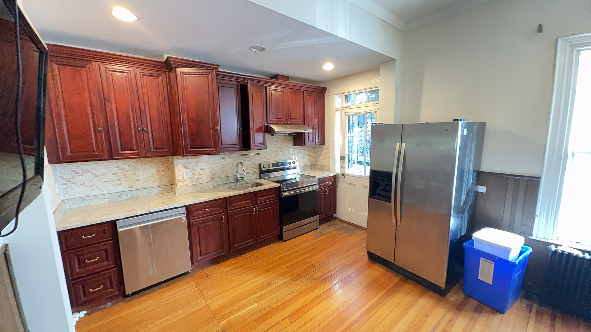 Boston House: 11 Worthington St