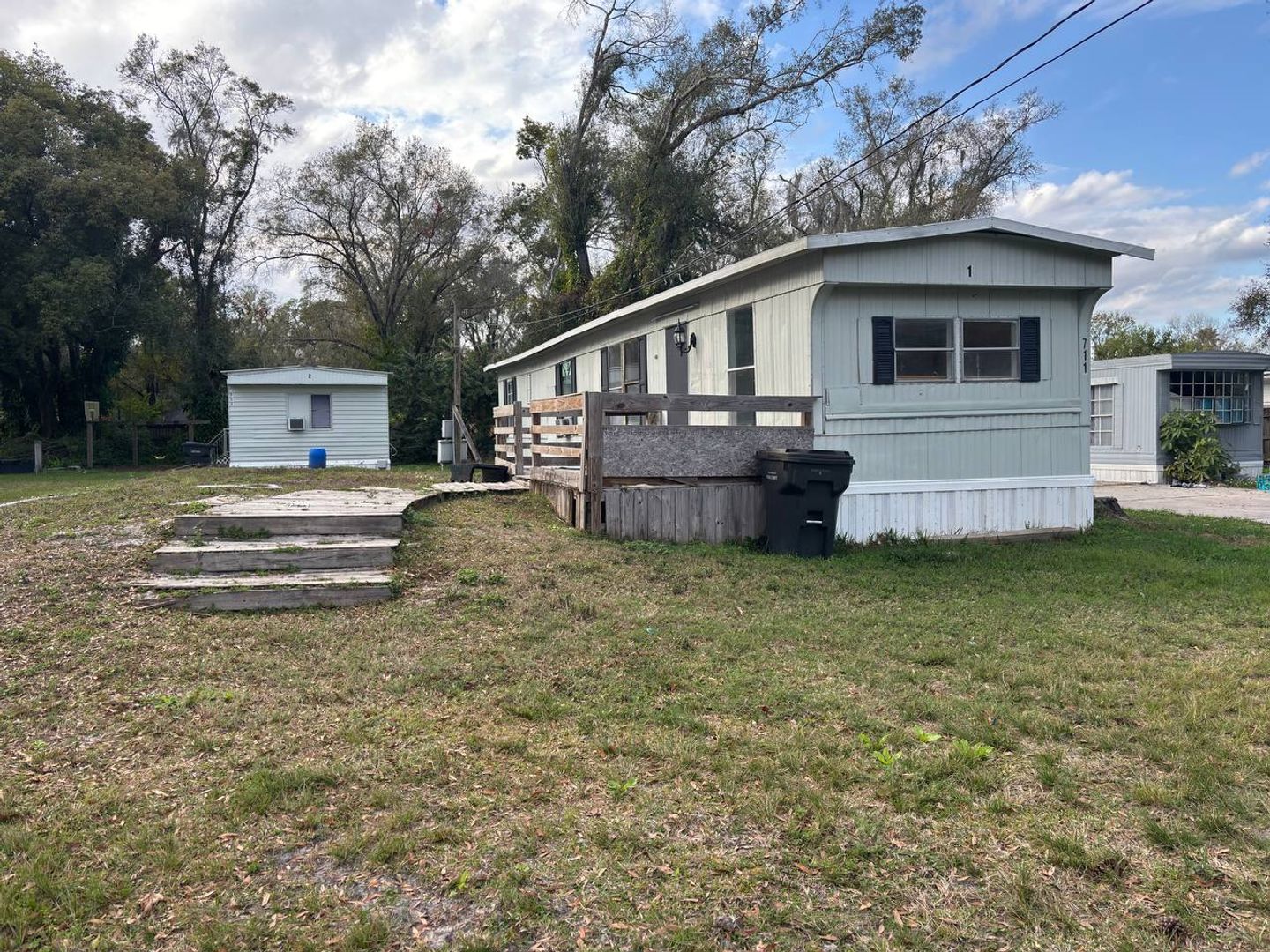 Lakeland Apartment: 711 Nashville Road