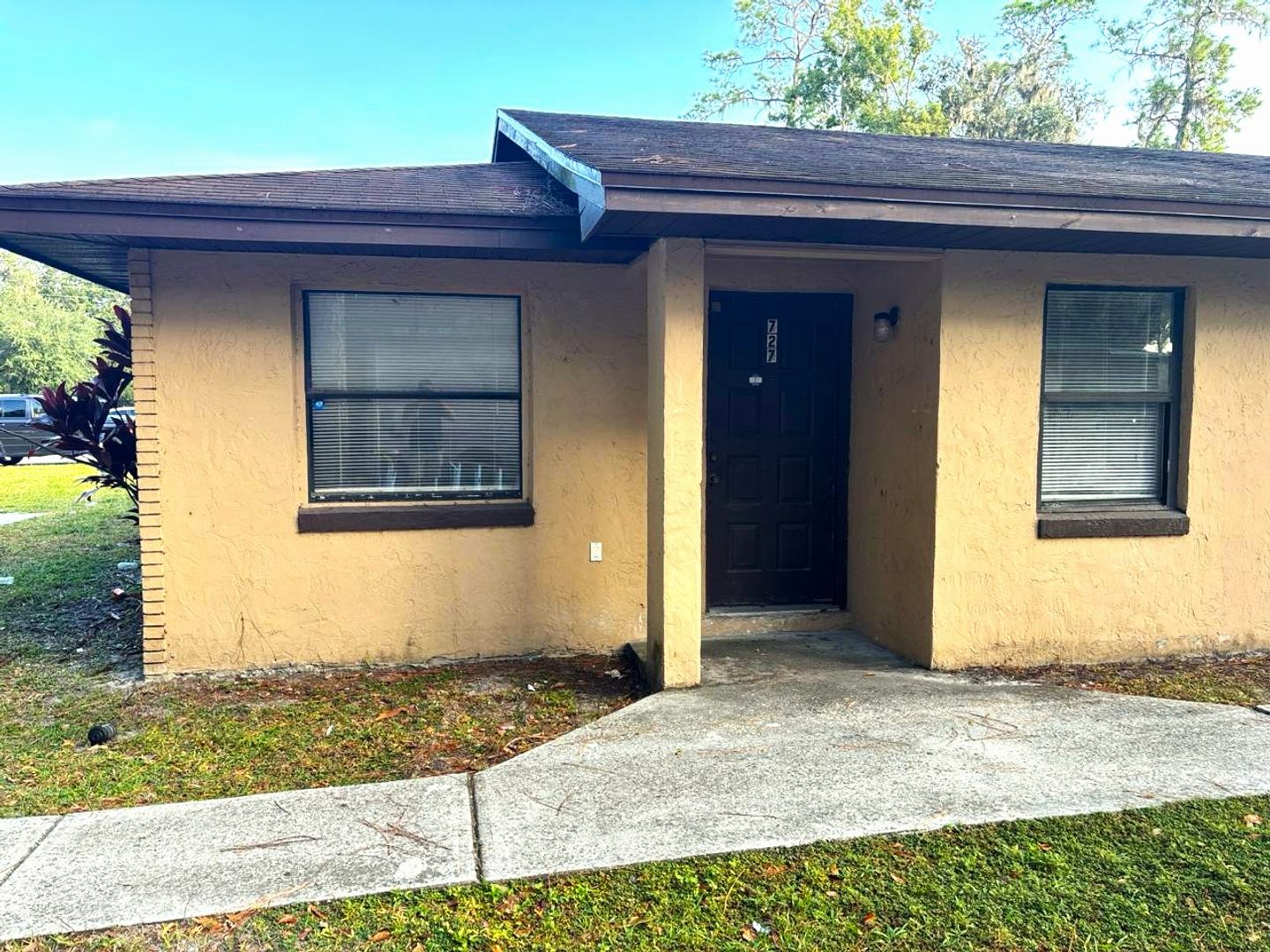Lakeland Apartment: 727-729 Pineville Ln