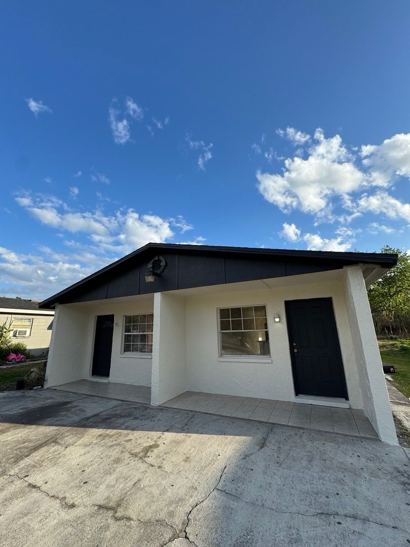 Lakeland Apartment: 2206-2208 W Highland St