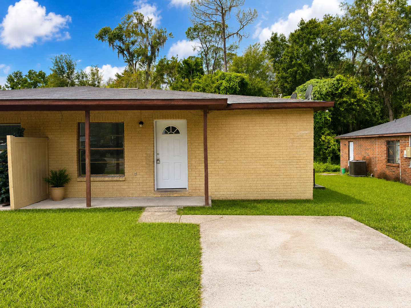 Lakeland Apartment: 620-622 Pineville Ln