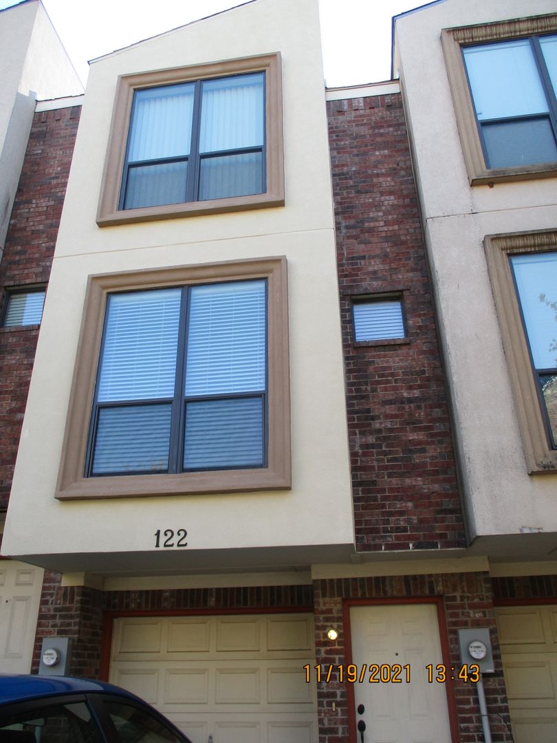 Arlington House: 122 Nemo Ct